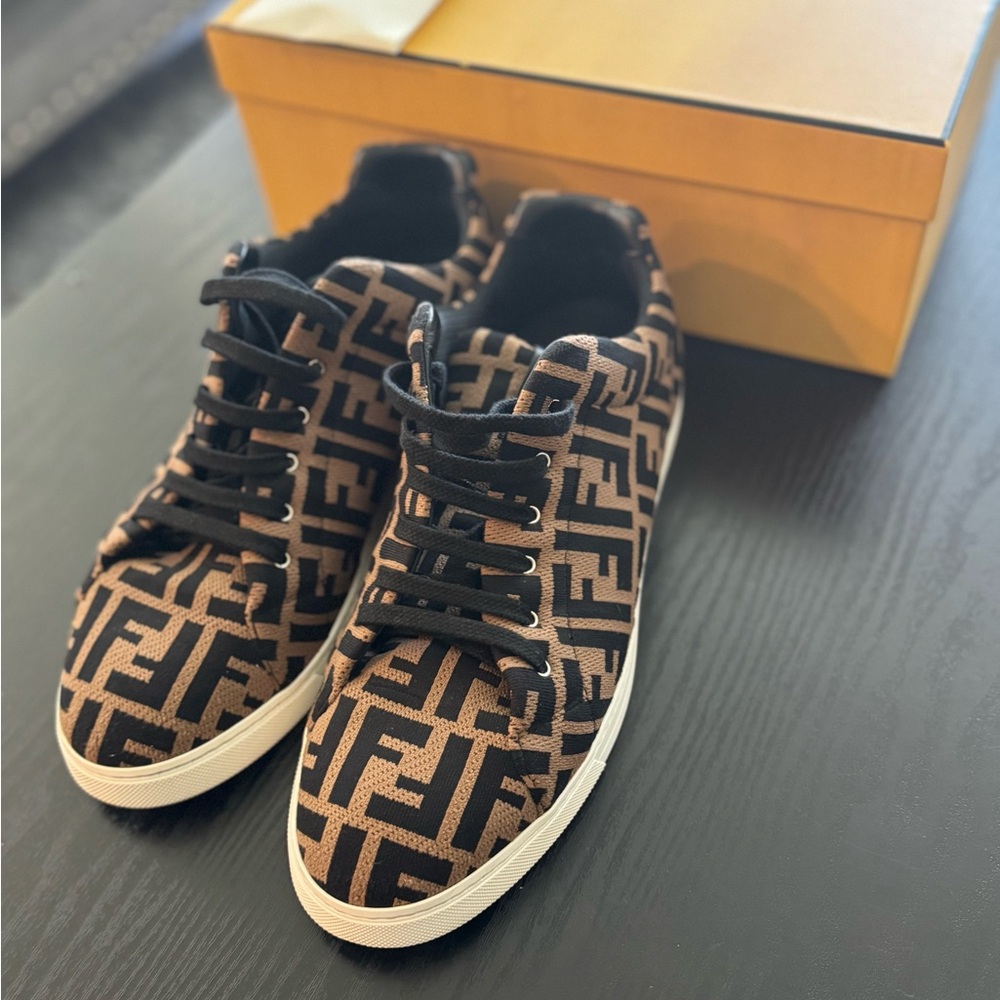 FENDI men’s lace up sneakers